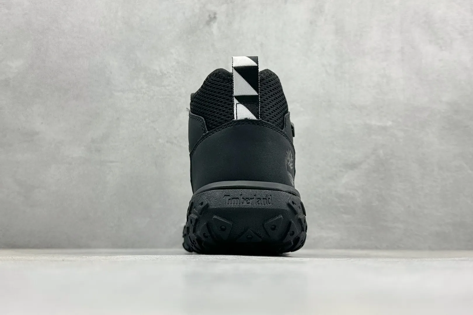 🐲💰 480 terminal store Timberland/Timberland outdoor high-top casual Martin boots series. Guangdong factory quality, original box and original packaging. The fabric is made of Italian 🇮🇹 top-grade frosted fine-grained cowhide. It is paired with anti-odor and anti-corrosion genuine leather latex insoles to give you a perfect wearing experience. The quality is exquisite and durable. A must-have for sportsmen. Specially designed to treat those who are not handsome. High-quality and first-class foot feel. Item number: TBOA5VAC015